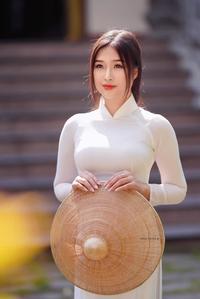 Naive ao dai