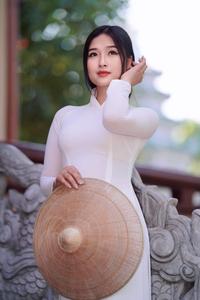 Naive ao dai