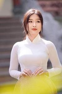 Naive ao dai