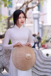 Naive ao dai