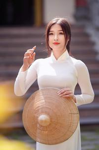 Naive ao dai