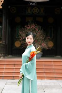 Vietnamese woman ao dai traditional