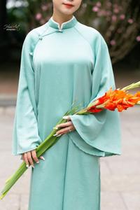 Vietnamese woman ao dai traditional