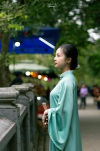 Vietnamese woman ao dai traditional