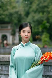 Vietnamese woman ao dai traditional