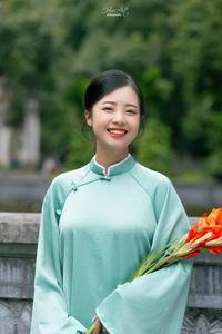 Vietnamese woman ao dai traditional