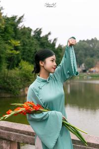 Vietnamese woman ao dai traditional