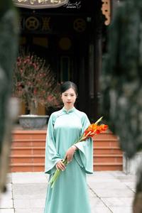 Vietnamese woman ao dai traditional