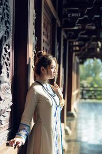 looking for peace with ao dai