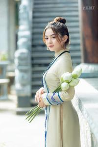 looking for peace with ao dai