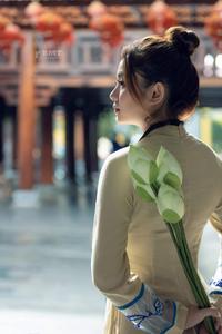 looking for peace with ao dai