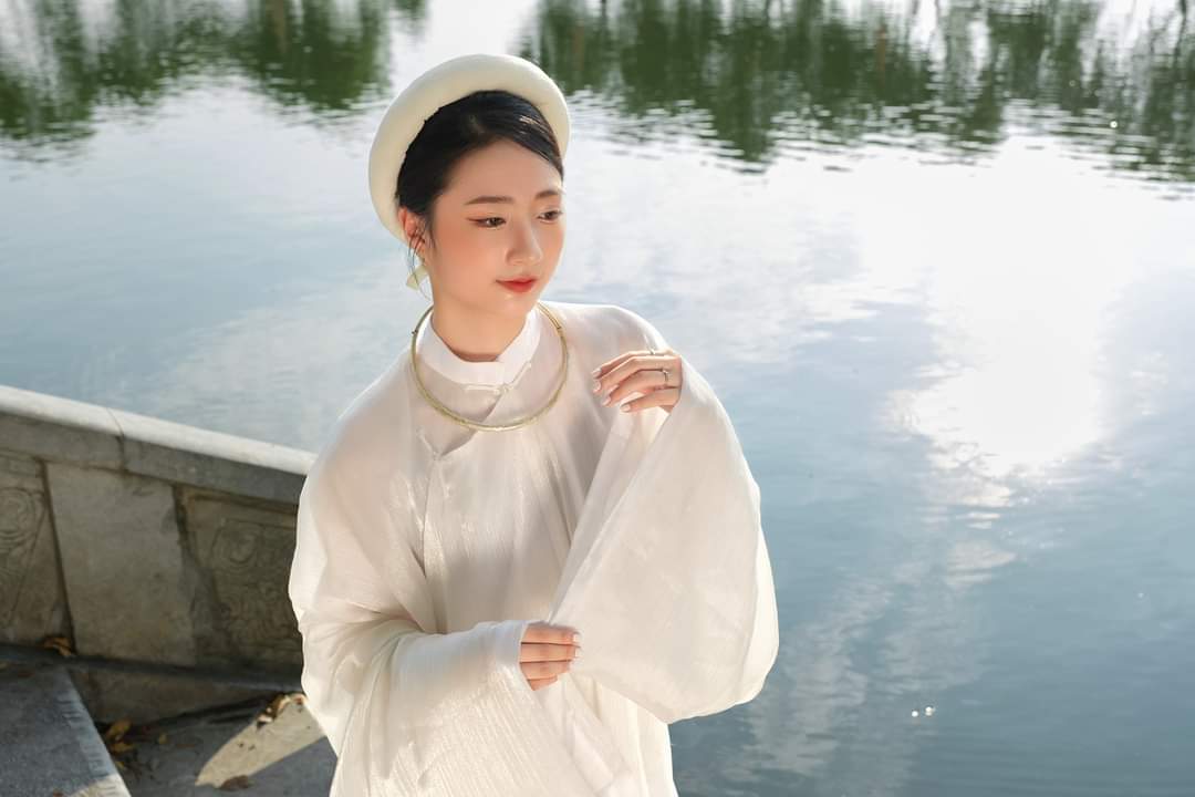 Vietnamese traditional clothes of woman