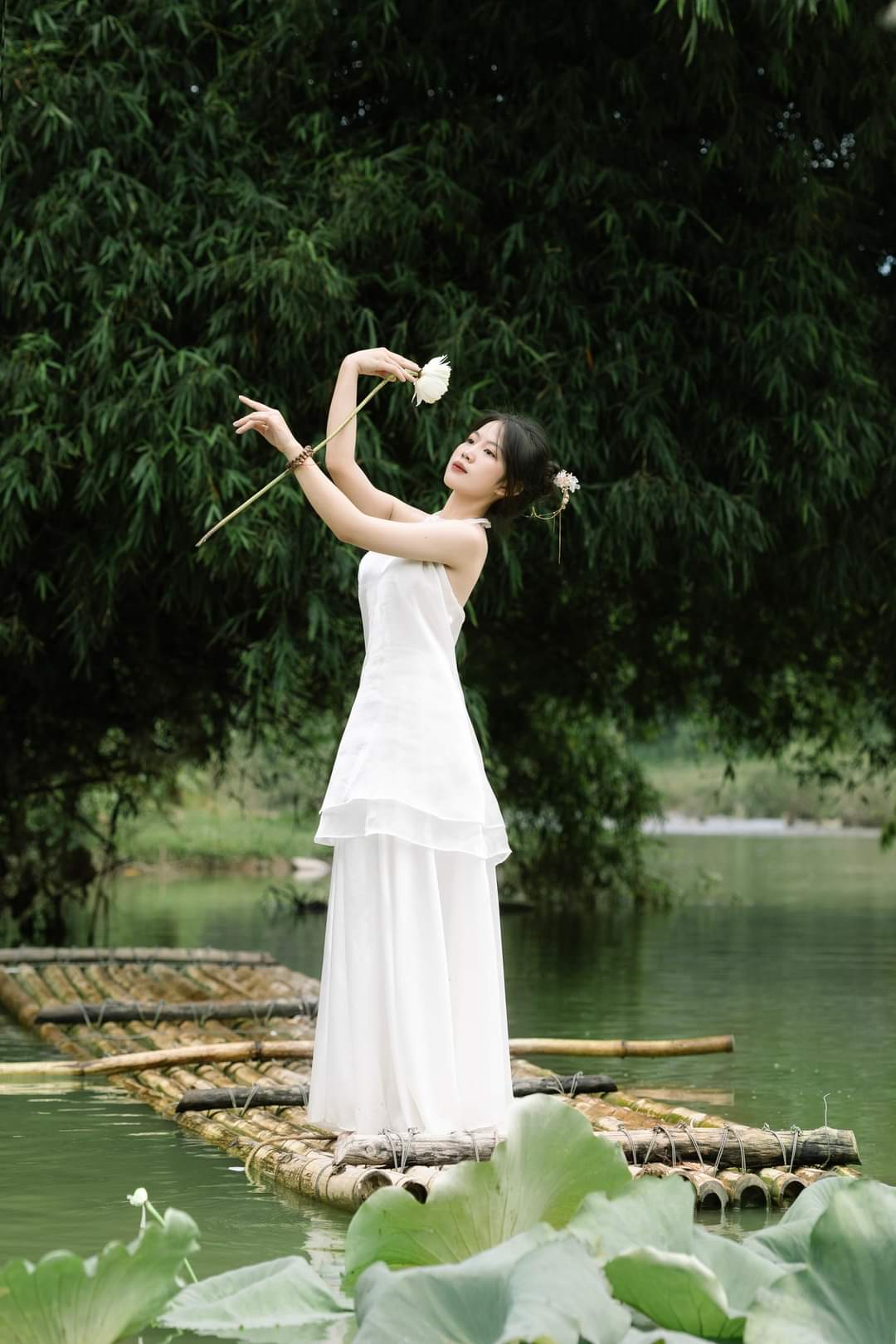 Vietnamese lady and river